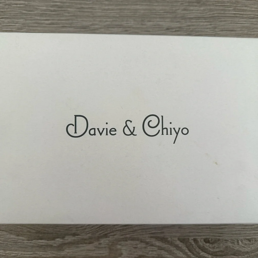 Davie & Chiyo Rue Veil - Picture 1 of 5